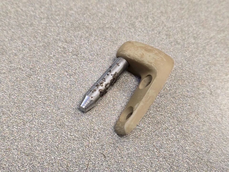 NICE ORIGINAL PORSCHE 911 OUTER LEFT SUNVISOR MOUNTING BRACKET 1970-76 TARGA - Image 2 of 3