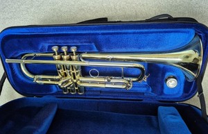 Trumpet BUESCHER “The 400” Lightweight Model 217 Trumpet & Protec Gig Bag