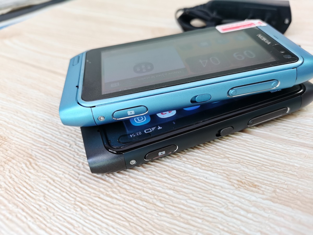 Nokia N Series N8-00 - 16GB - Blue (Unlocked) Smartphone for sale