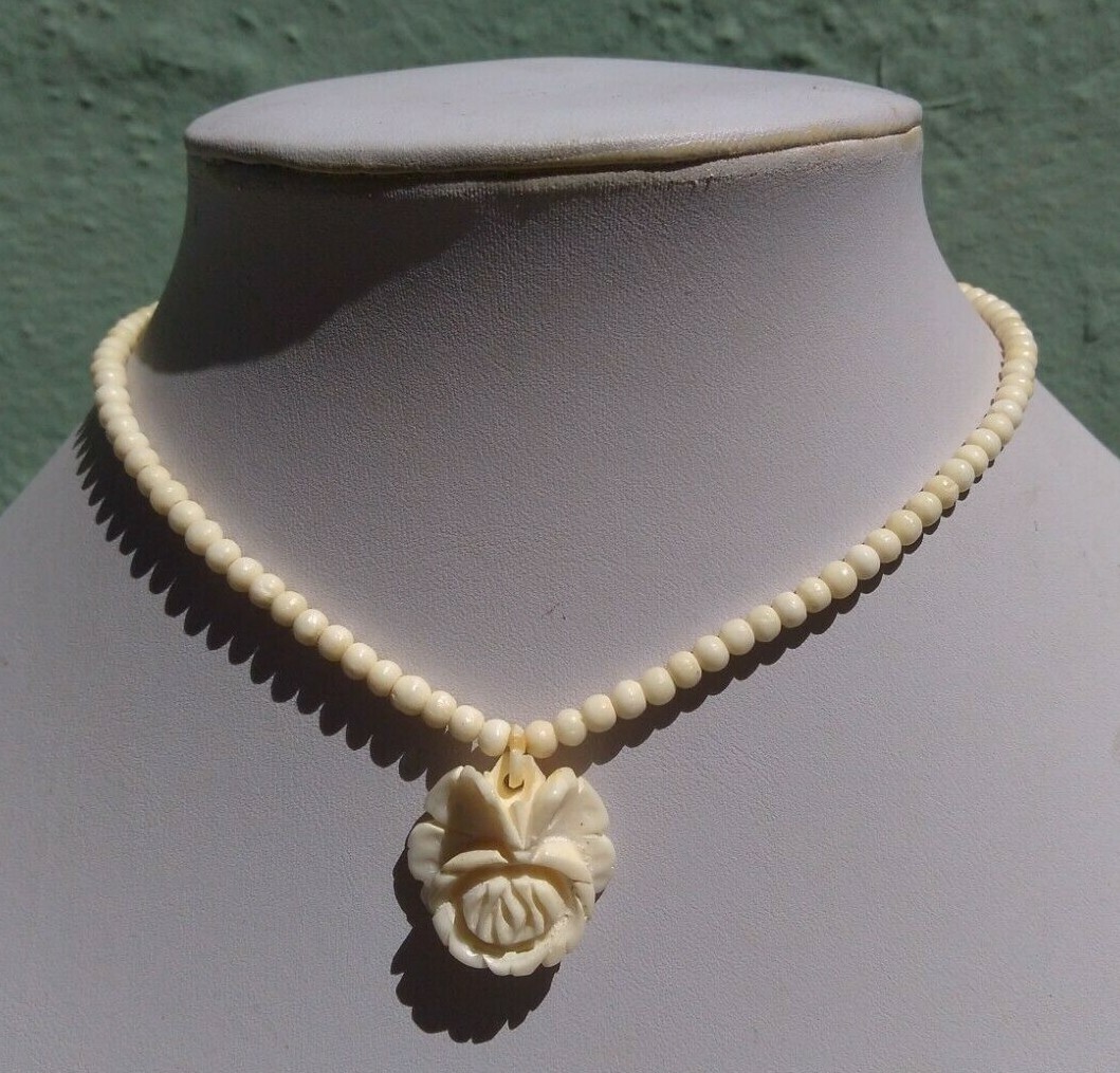 Bling Jewelry Personnalisé Graver Style Vintage Tournesol Gaufré Photo Ovale Pour Femmes Qui Tient Photo Collier En Argent Sterling