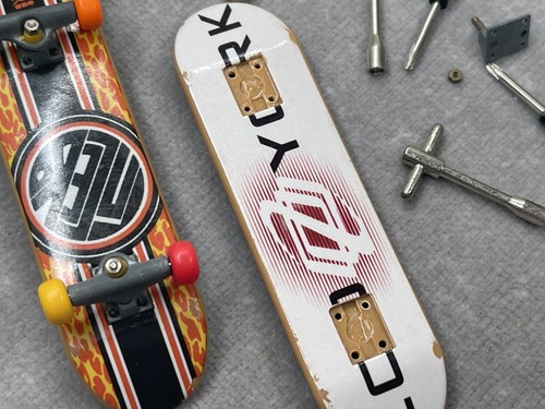 Tech deck skate boards/fingerboard set of three - Picture 5 of 11