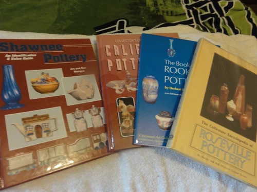 Lot of 4 COLLECTOR Reference BOOKS Shawnee Roseville Rookwood California Pottery