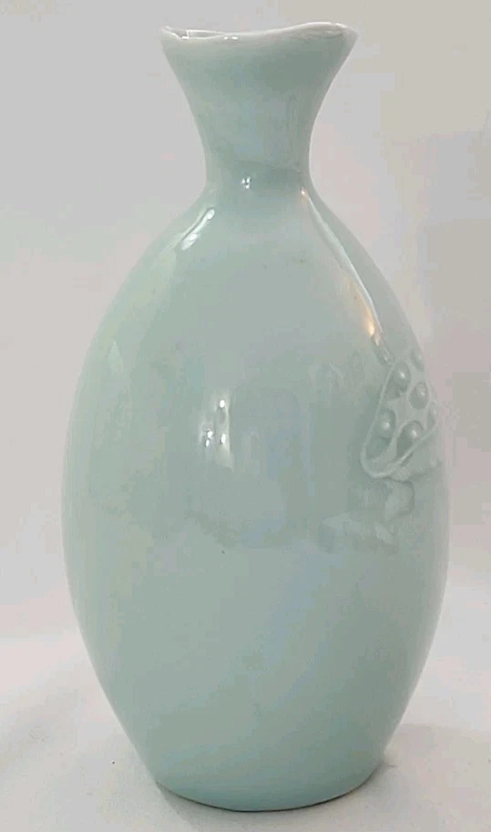 Vtg Celadon Green Pottery Bud Vase Lotus Flower Seed Pod Relief 6.75" Tall Read