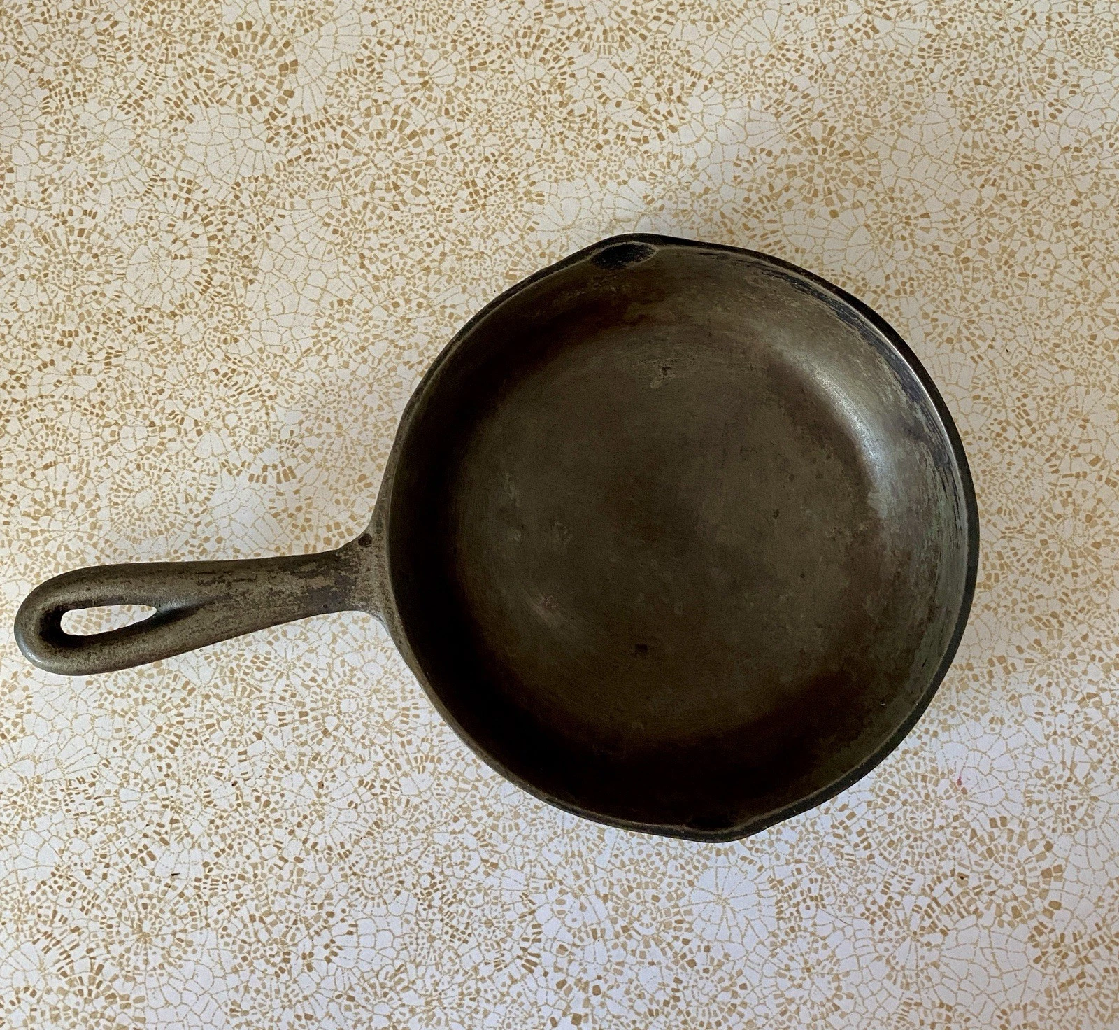 VTG Unmarked Cast Iron Skillet 3 On Bottom 6 1/2" Inch
