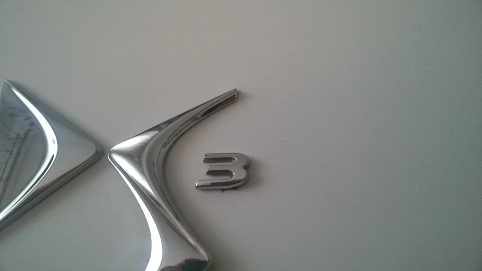 Genuine Citroen DS3, 2013 Year, 1.6 Diesel Badge Emblem Boot Rear - Image 4 of 4
