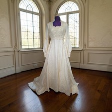 Vintage Lace Wedding Dress Cream Bishop Sleeve Victorian Bridal Gown Long Train