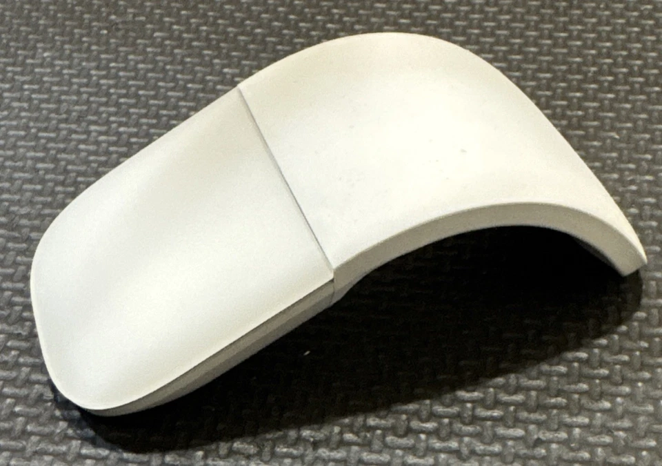 Microsoft CZV-00001 BlueTrack Wireless Bluetooth Surface Arc Mouse - Light Grey! - Image 3 of 4