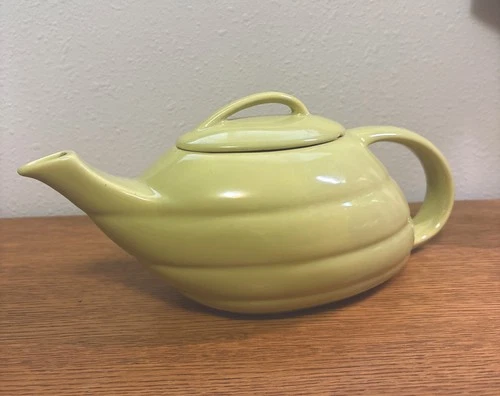 Vintage BAUER POTTER Los Angeles ALADDIN TEA POT W/ Lid lime green GLOSS PASTEL