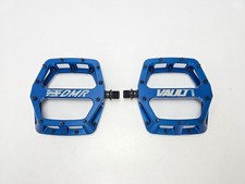 DMR Vault Max Extra Large Flat Pedals for MTB Cycling in Hyper Blue