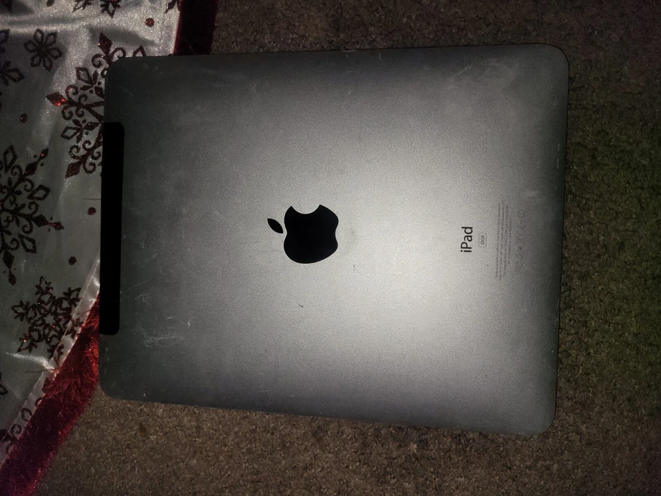 Apple iPad Lot Of 2 1st Gen. 32GB 16GB Wi-Fi 9.7in - Black Silver  - Image 4 of 4