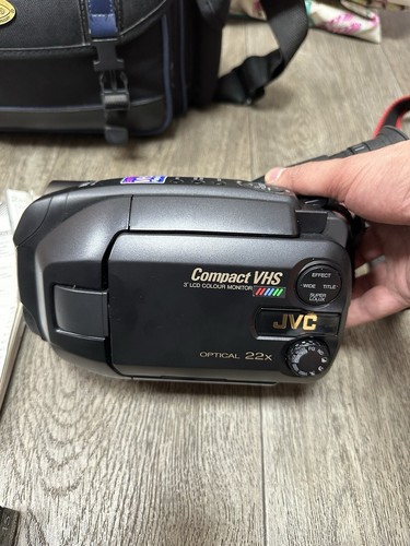 JVC Compact VHS Camcorder Camera Bag, Instruction & Tapes GR-AXM23 *No Charger* - Picture 6 of 13