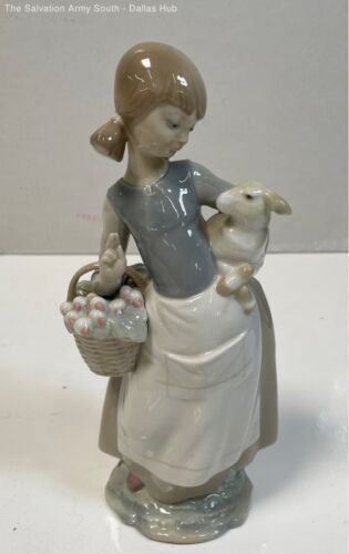 Vintage Lladro Girl with Lamb Porcelain Figurine - Foto 1 di 8