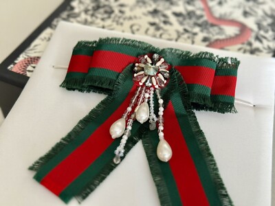 Authentic GUCCI Red Green Grosgrain Bow Brooch Pin With Pearls And
