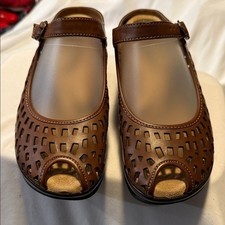 White Mountain Mario Brown Laser Cut Mary Jane Peep Toe Mules Clogs Womens 9M
