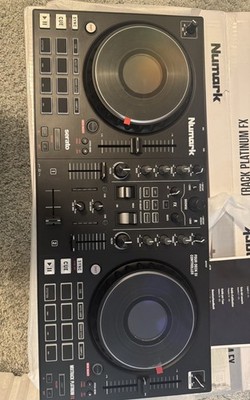 Numark Mixtrack Platinum FX 4-Kanal Serato DJ Controller und Numark Kopfhörer