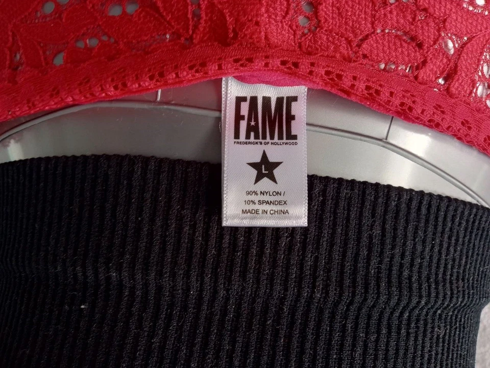 Bragas sexy rojas de la fama de Fredericks of Hollywood con encanto de estrella L regalo de Navidad Foto 4 de 4