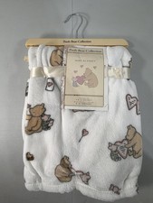 Classic Winnie the Pooh Bear Baby Blanket Piglet Heart Soft Fleece White NWT