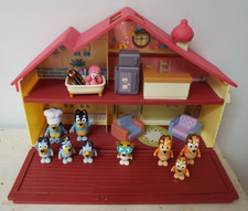 Lot Bluey Family Home Playset House 11 Figures  5 Furniture Accessories