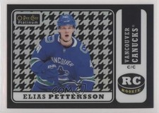 2018 O-Pee-Chee Platinum Black and White Houndstooth 24/25 Elias Pettersson y8z