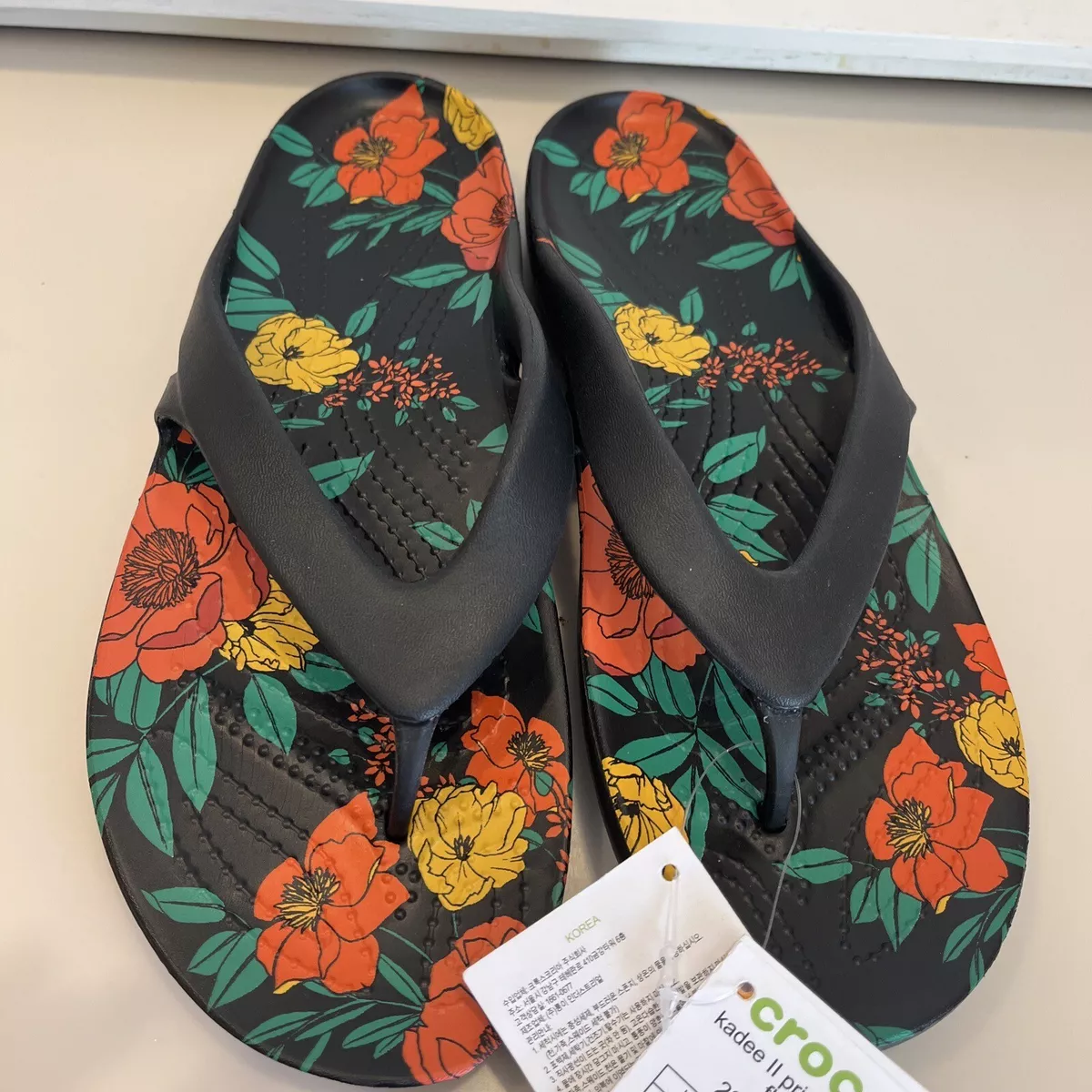 CROCS Women 9 Kadee II Black Floral Flip Flop Thong Sandals 206097