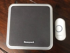 Honeywell Wireless Portable Doorbell With Halo Light And Push Button - RDWL917AX