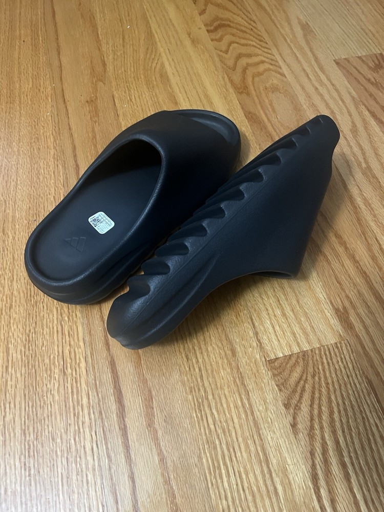 Size 10 - adidas Yeezy Slide Onyx