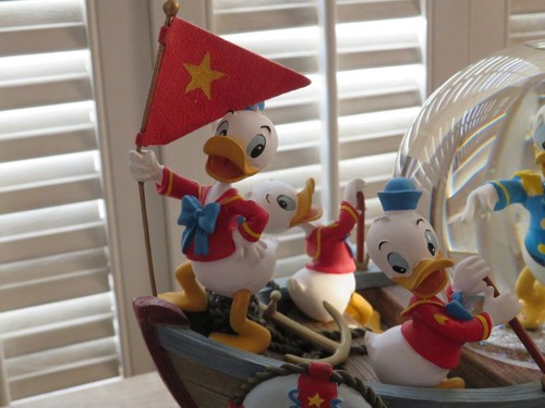 Disney Donald Duck Huey Dewey Louie THE SEA SCOUT Schneekugel mit Musik - Bild 5 von 17