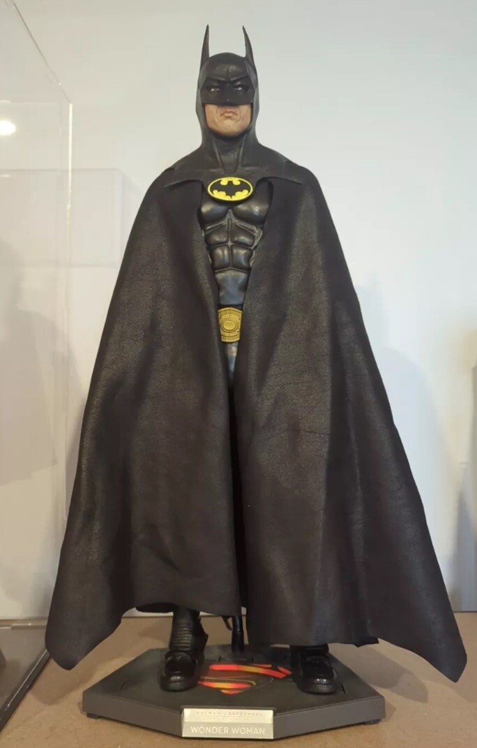 BATMAN MOVIE MEMORABILIA バットマンのケープの一部 custom batman 1989 keaton leather cape 1:4 Neca Statue Dc