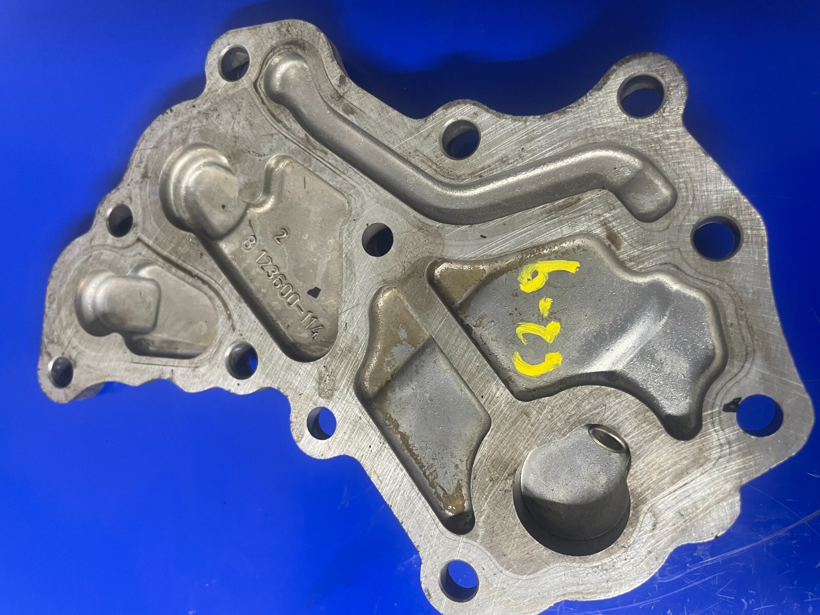 07 08 09 10 AUDI R8 4.2L BYH - CRANKSHAFT COVER 079103704F OEM