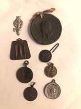 Lotto 8 Medaglie Varie e distintivi antichi