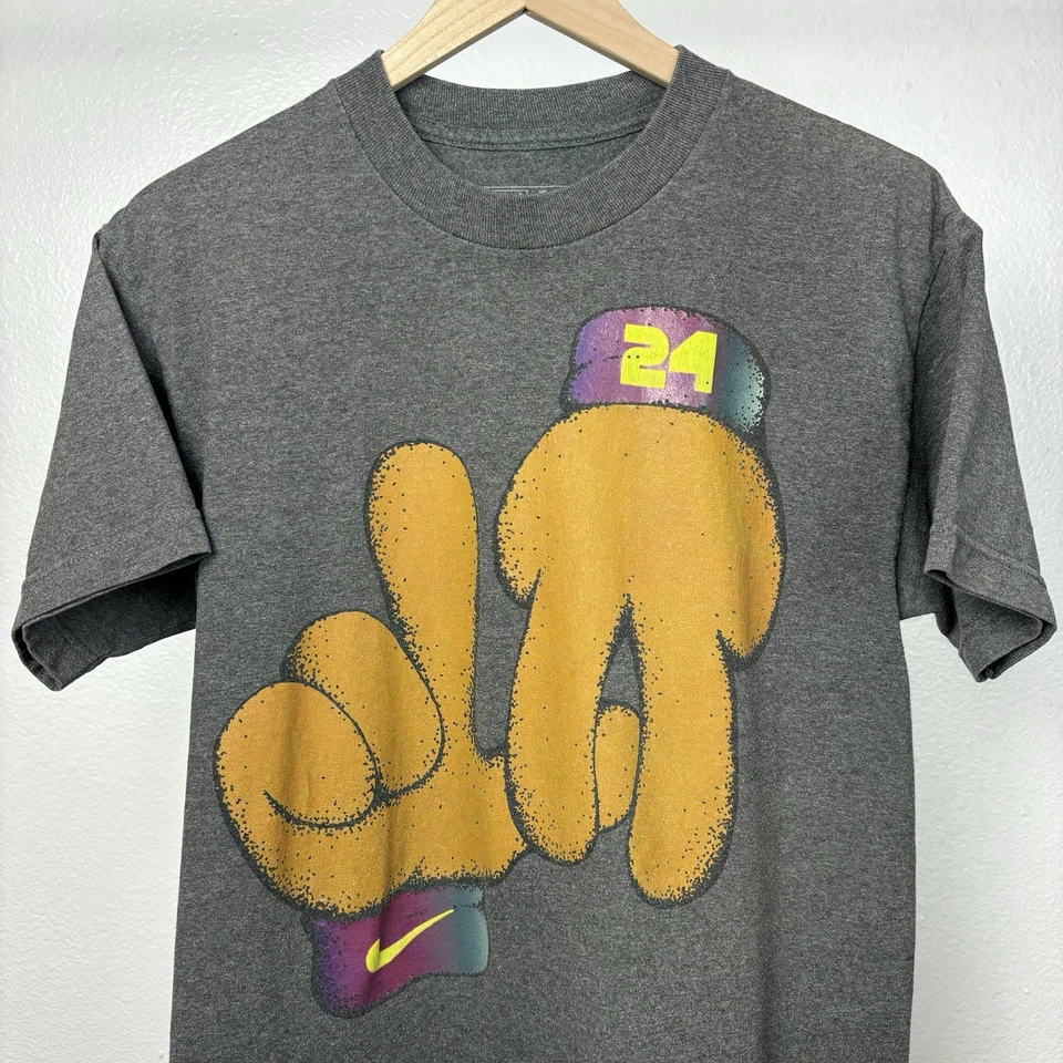 Nike Kobe Bryant LA Los Angeles Lakers Puppet Retirement T Shirt 24 Gray Medium - Image 2 of 4
