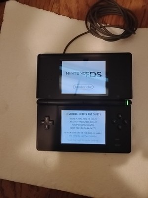 Nintendo DS Lite With Charger & 5 Games In Carrying Case