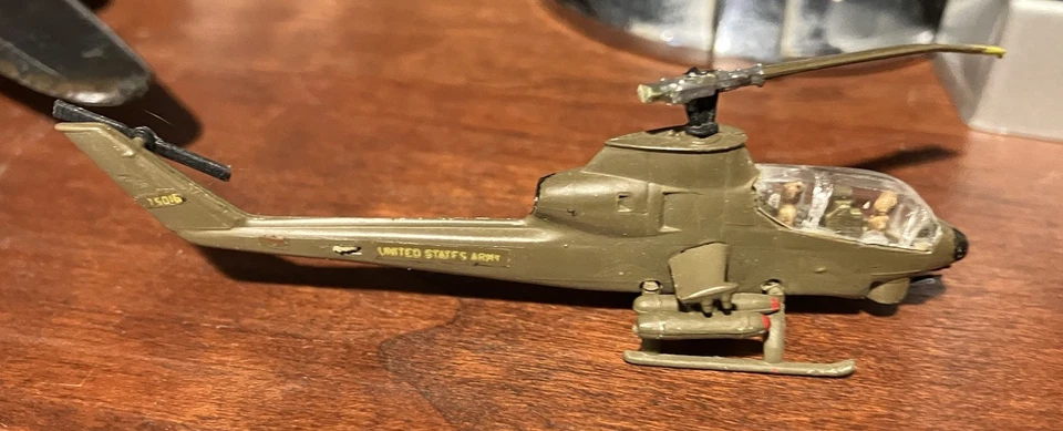 Lote Mini Aviones Bachmann F-105 Republic Thunderchief AH-1 Cobra Guerra de Vietnam Foto 2 de 4