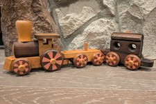 Vintage Two-tone Wooden Train Set - Engine 2 Connecting Cars