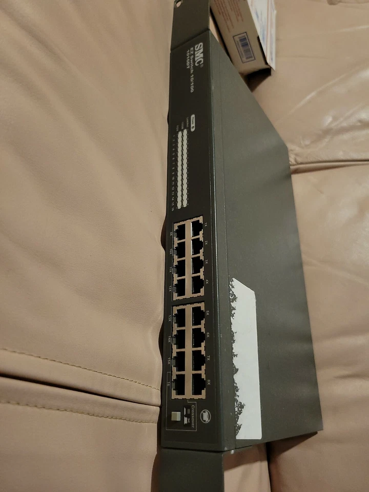 SMC 1016DT, EZ Switch 16 Port 10/100  Network Switch, (EZNET-16SW) Pre-Owned - Image 2 of 3