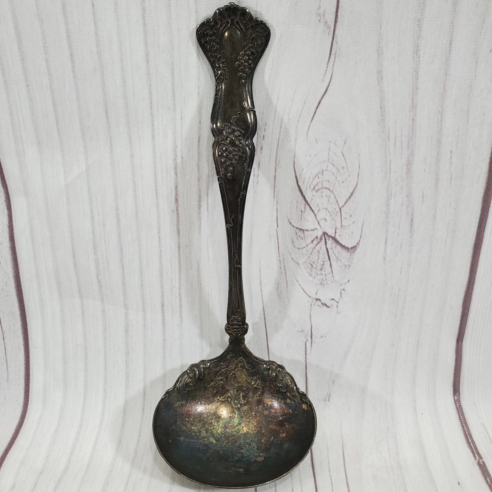 1847 Rogers Bros. A1 Antique 1904 (Grapes) Pattern Ladle