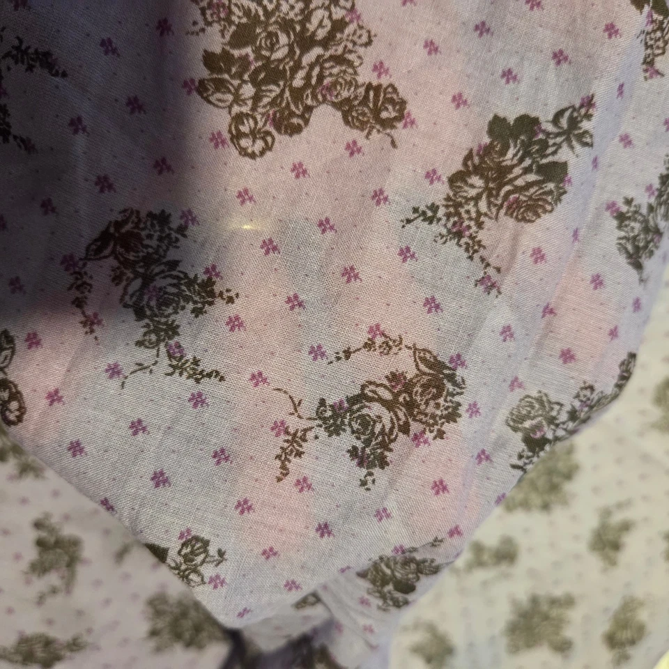 TELA DE ALGODÓN INUSUAL Semi Transparente Lila con Marrón Floral 2 Yardas x 60" COMO ESTÁ Foto 2 de 4