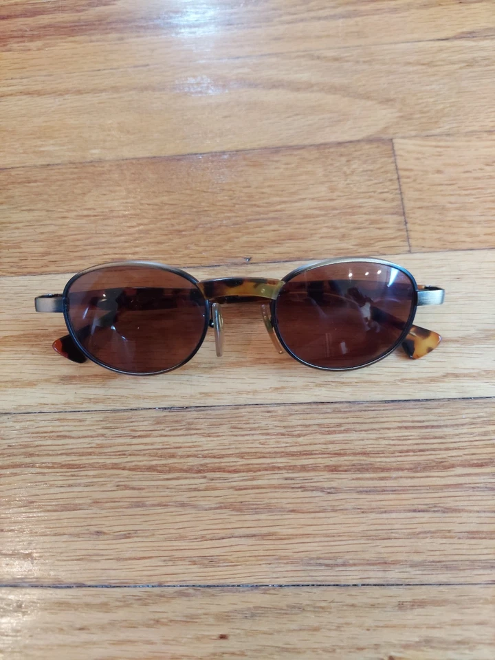 DKNY D021 col. 3011 (Tortoiseshell) Sunglasses - Pre-Owned In Great Shape - Image 4 of 4