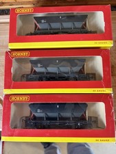 Hornby OO Gauge R6152A Pack of 3 Loadhaul HEA Hopper Wagons, Weathered & Boxed