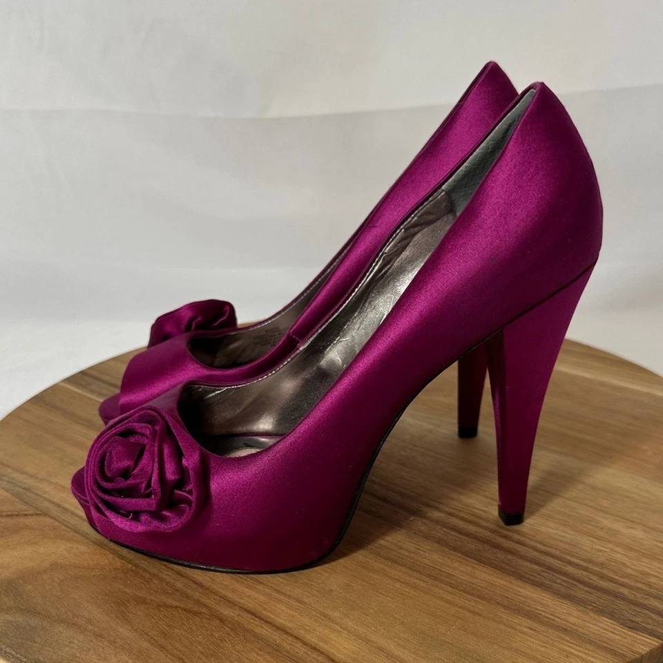 Paris Hilton Bonita Satin Fuchsia Pumps Heels Rose Embellished Women's size 8.5 - Image 2 of 4