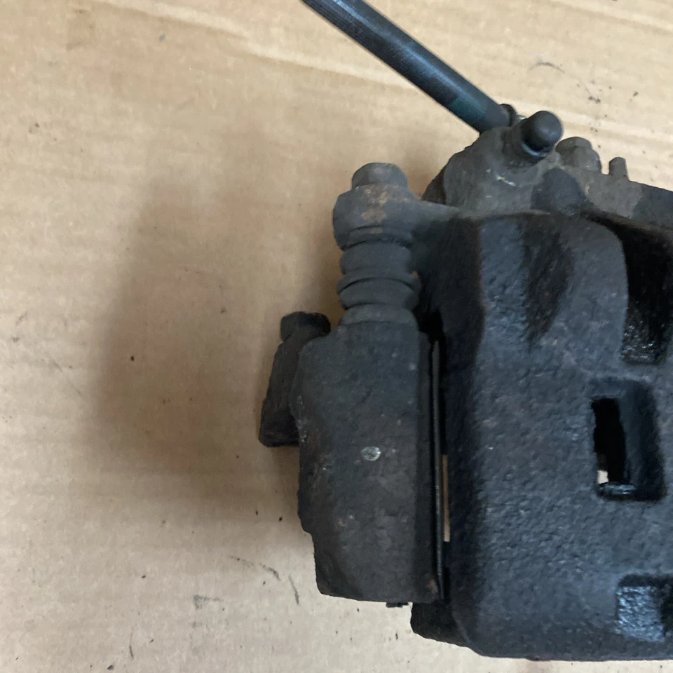 2013 2014 2015 Subaru Crosstrek 2.0 передний левый суппорт со стороны водителя - Изображение 3 из 4