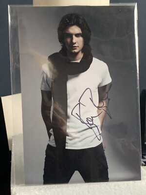 Ben Barnes signiertes 9x6 Fotoshooting - Schatten & Knochen - Prinz Kaspisch