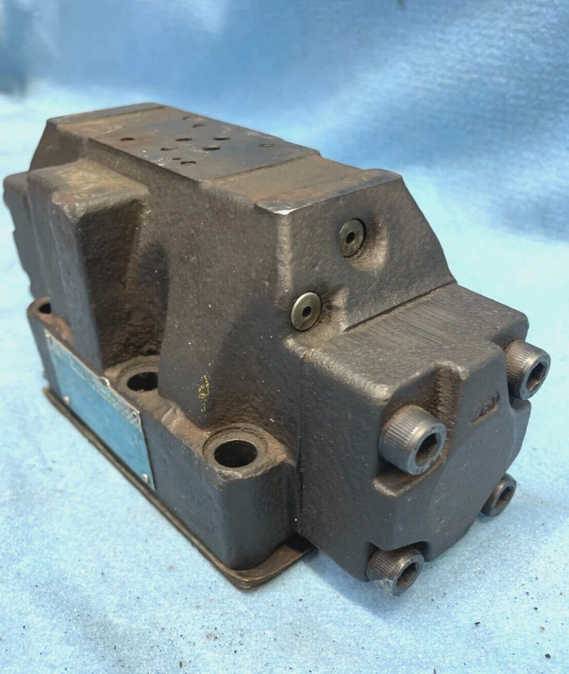 VICKERS DIRECTIONAL CONTROL VALVE DG5V-8-S-6C-M-FW-B-10, 02-329167 5000PSI - Image 4 of 4