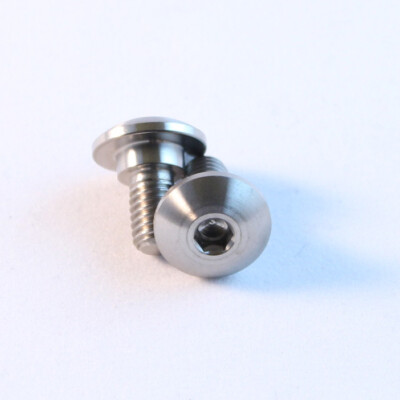GSX-R1000 (05-12) TITANIUM front fender bolt. 09139-06144