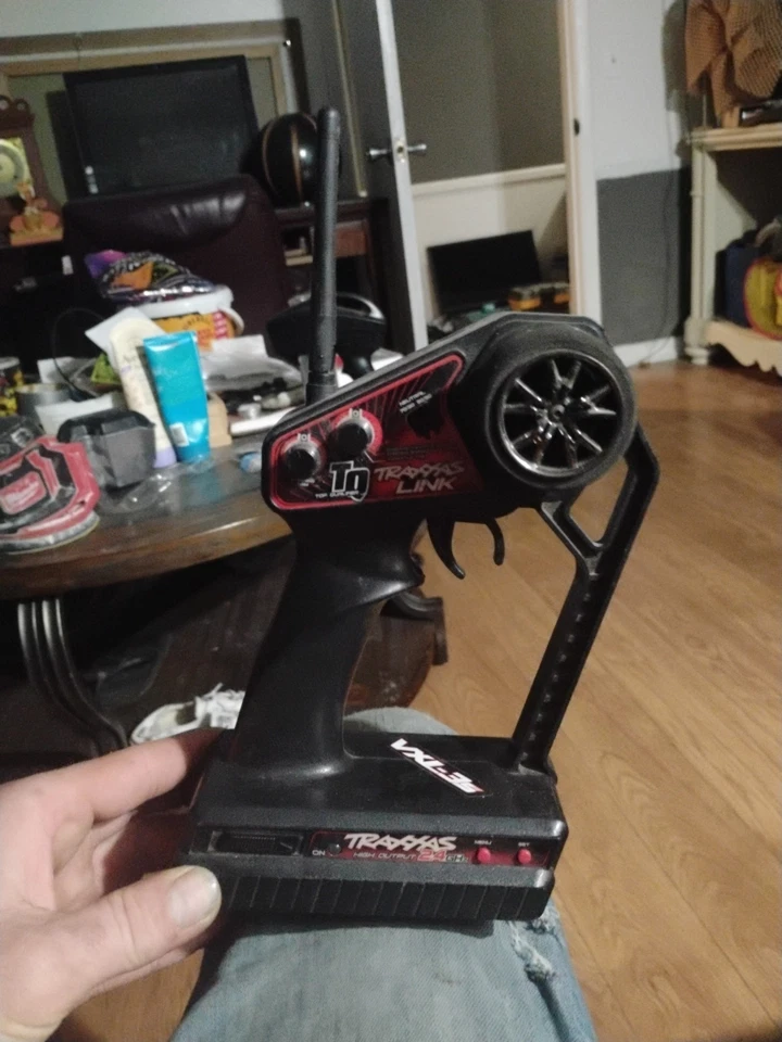 Traxxas Original Red TQ Link 2-Channel 2.4GHz Radio Transmitter 70/30 - Image 2 of 3