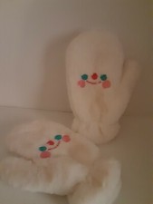Gloves for girls soft off white fur with  application