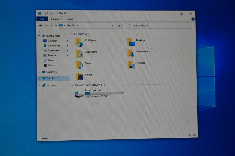 Estación de trabajo HP Z2 Mini G3 Xeon E3-1205 v6 3,0 GHz 8 GB RAM 256 GB NVMe Quadro M620 Foto 3 de 4