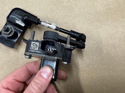 2018-2023 Mustang GT GT500 Front LH Driver MagneRide Magnetic Ride Sensor - Picture 3 of 7