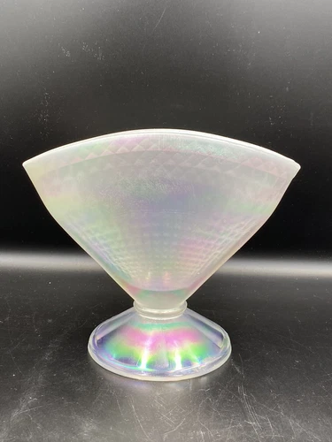 FENTON WHITE IRIDESCENT STRETCH GLASS FAN VASE