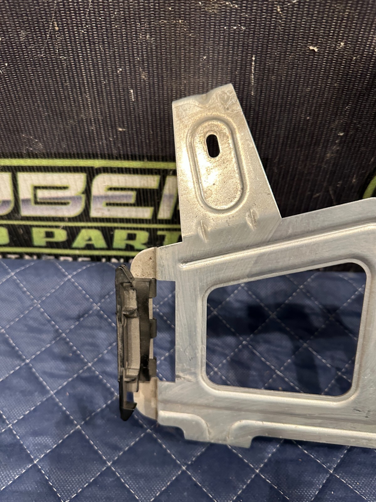 2018 AUDI R8 SPYDER BRACKET 4S7 907 461 4S7-907-461 4S7907461